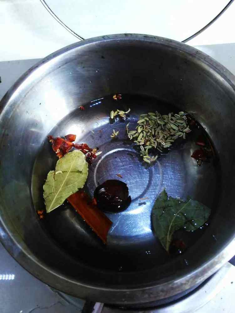 芹菜牛肉锅贴步骤1