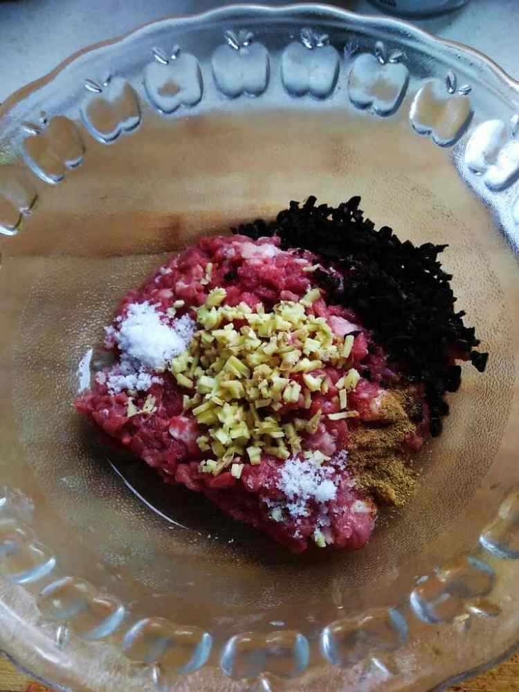 芹菜牛肉锅贴步骤5