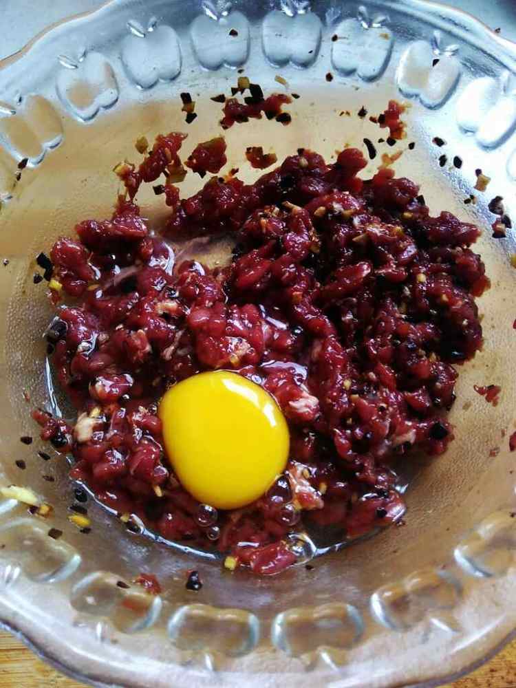 芹菜牛肉锅贴步骤6
