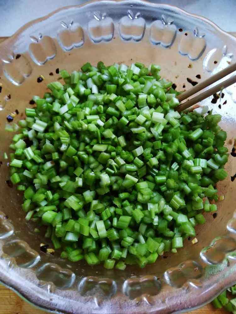 芹菜牛肉锅贴步骤8