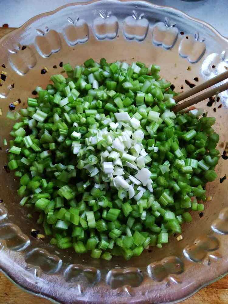 芹菜牛肉锅贴步骤9