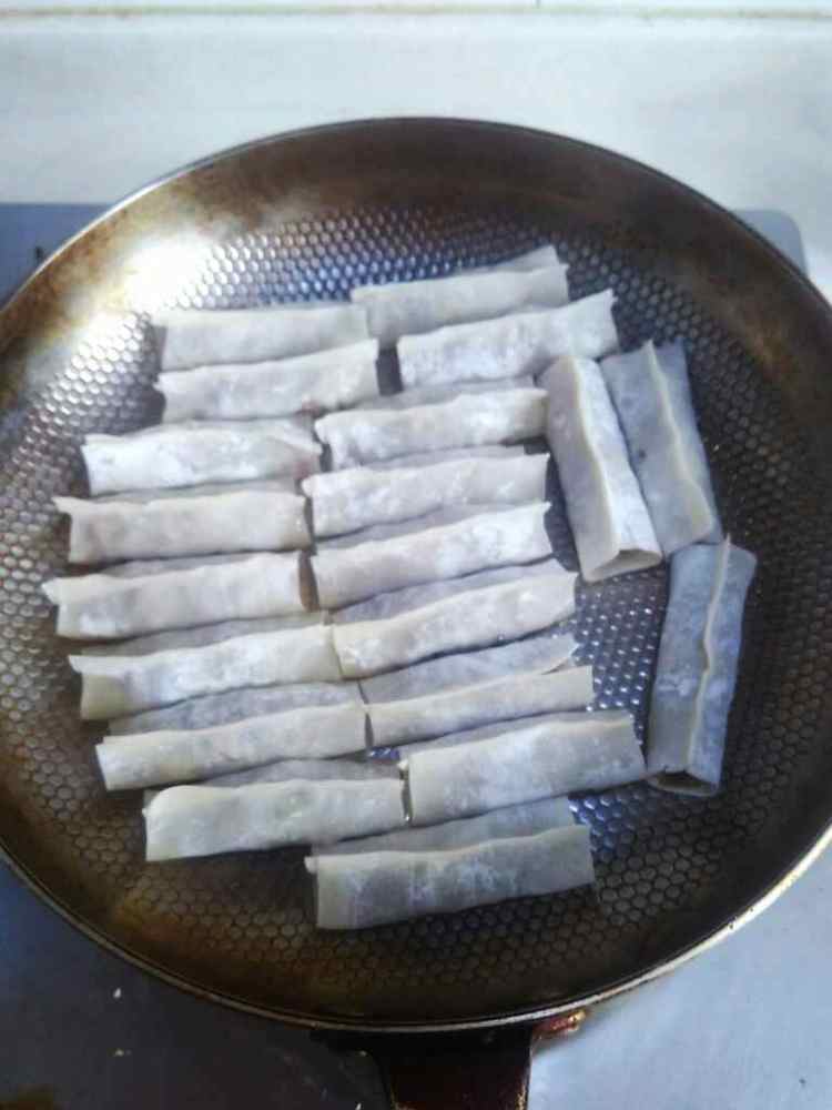 芹菜牛肉锅贴步骤14