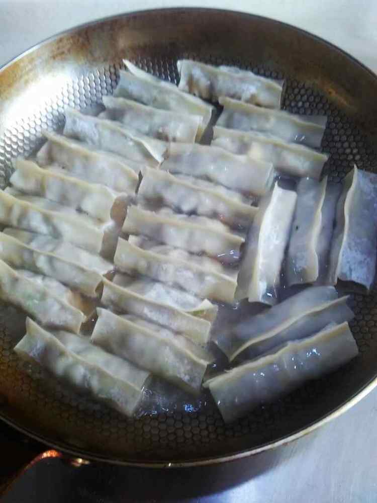 芹菜牛肉锅贴步骤15