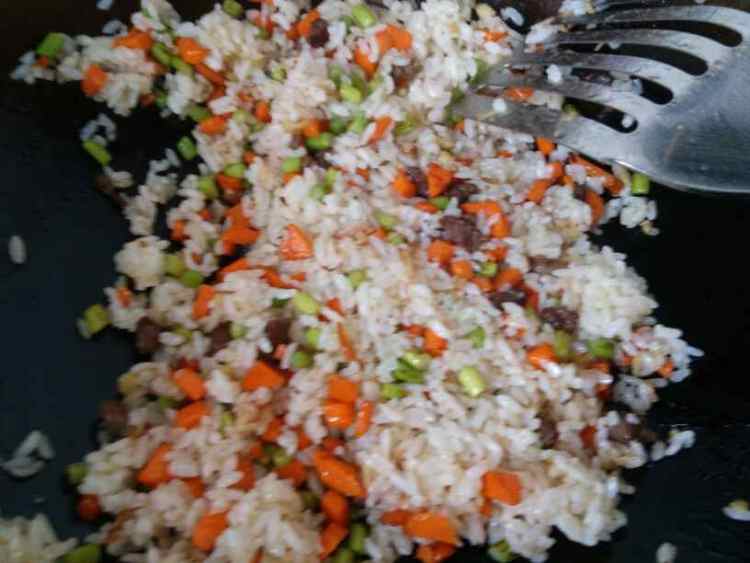 翅中炒饭步骤7