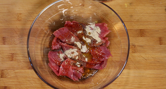 酸汤牛肉粉丝煲步骤2