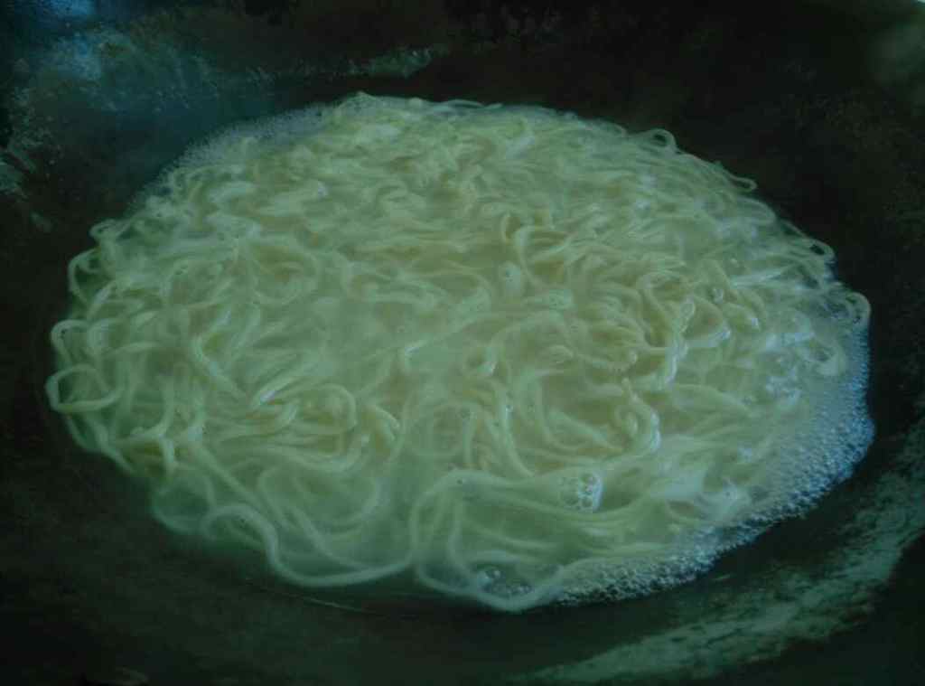 潮汕湿炒牛肉面步骤3