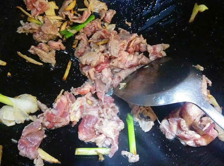 青瓜炒牛肉步骤2