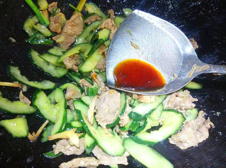 青瓜炒牛肉步骤5