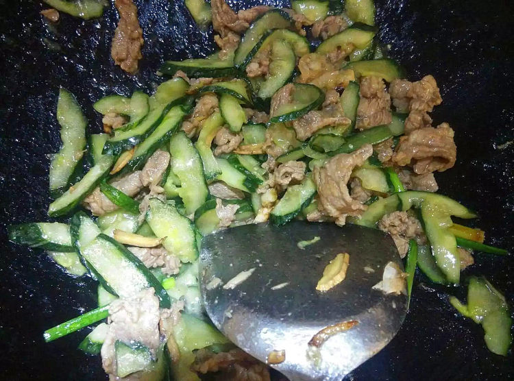 青瓜炒牛肉步骤4