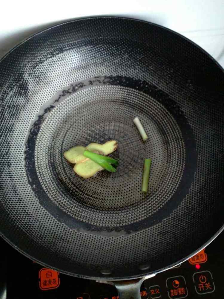 土豆花生烧牛肉步骤2