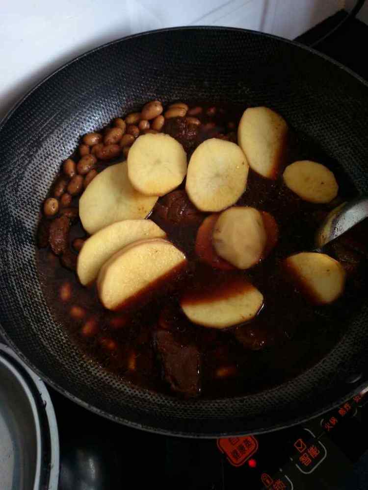 土豆花生烧牛肉步骤10