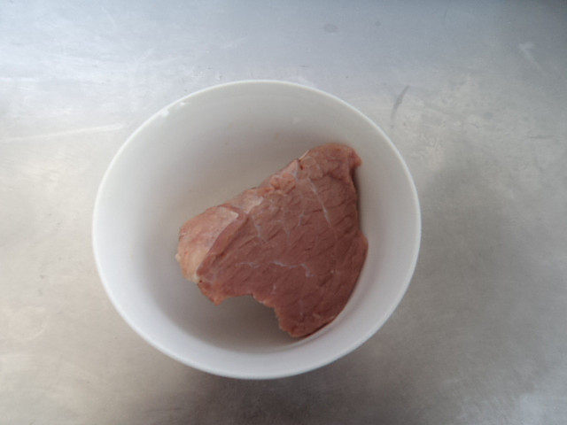牛肉酱拌面步骤1