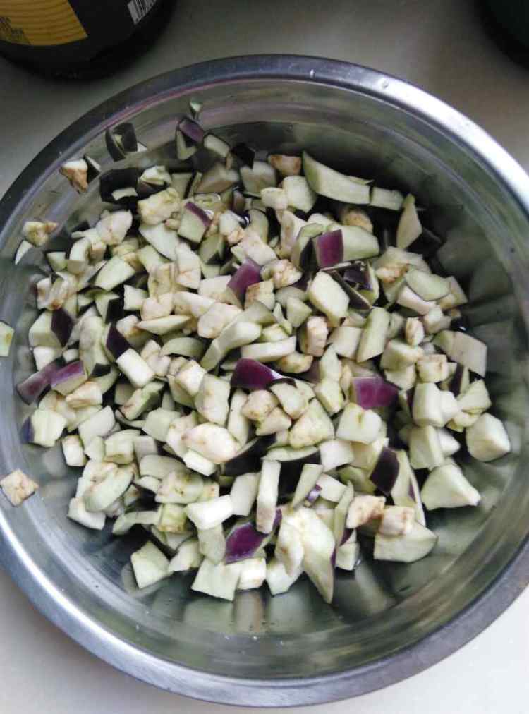 茄子牛肉酱凉面#新鲜步骤2