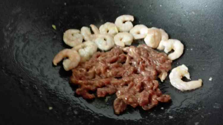 牛肉鲜虾杂蔬焖饭#新步骤5