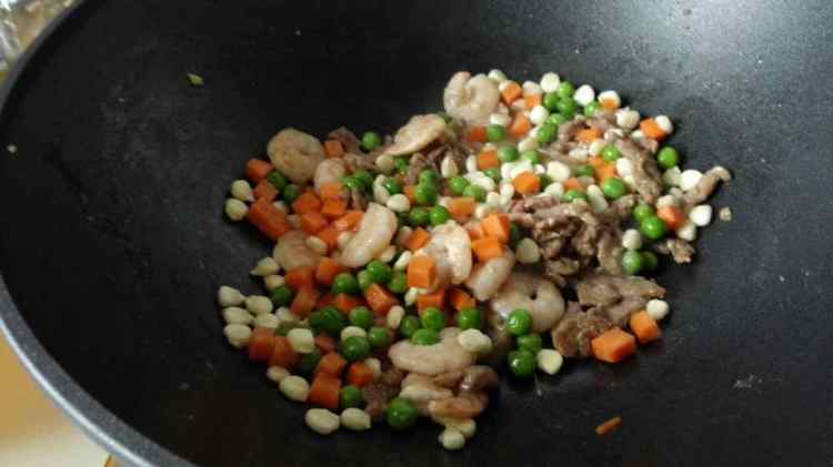 牛肉鲜虾杂蔬焖饭#新步骤6