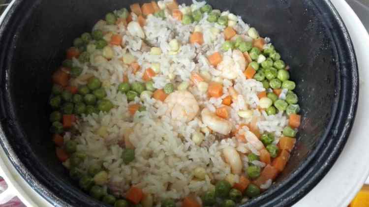 牛肉鲜虾杂蔬焖饭#新步骤10