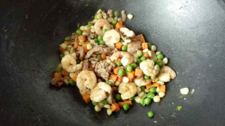 牛肉鲜虾杂蔬焖饭#新步骤7