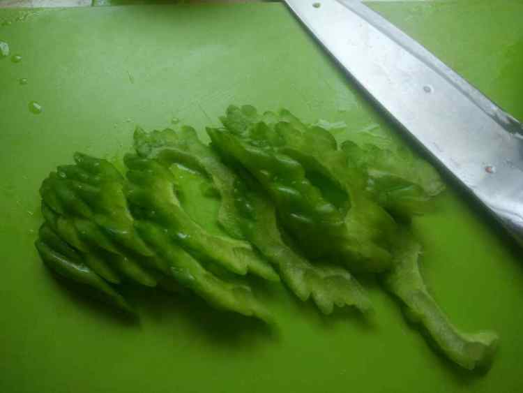 苦瓜炒牛肉#新鲜从这步骤1