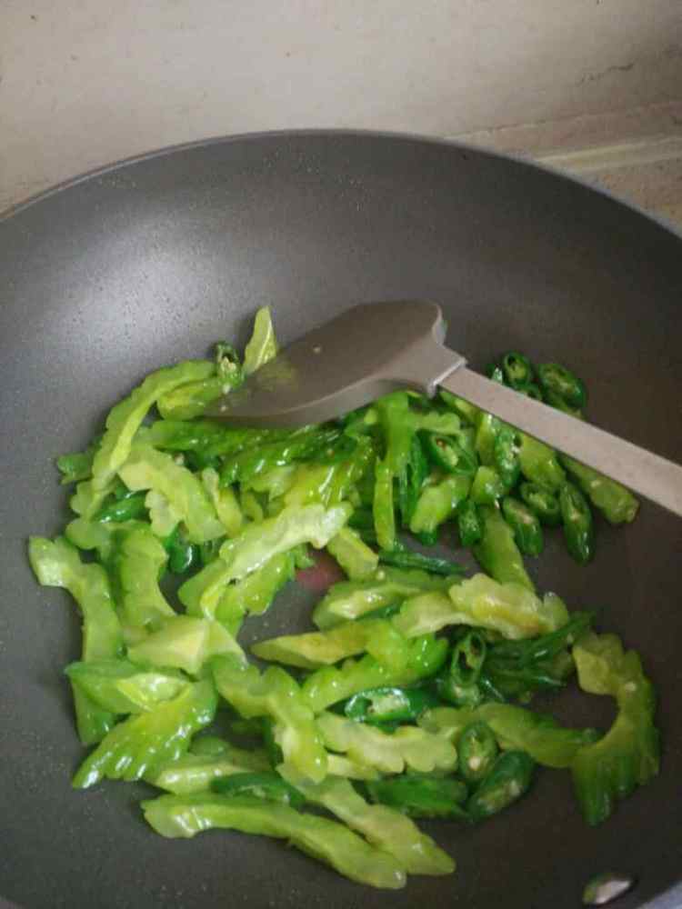 苦瓜炒牛肉#新鲜从这步骤8