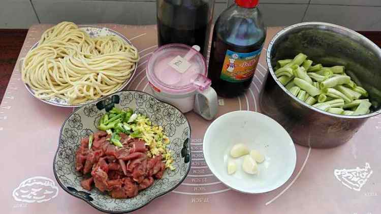 豆角焖面条步骤1