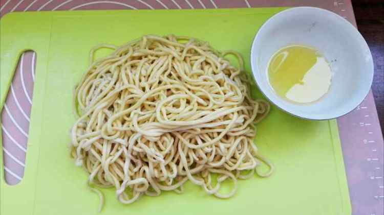 豆角焖面条步骤2