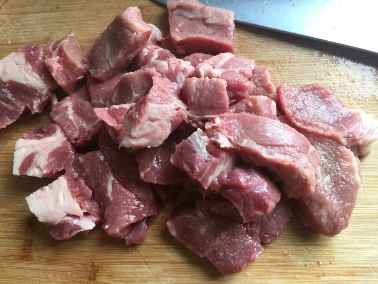 小猫咖喱牛肉饭步骤1