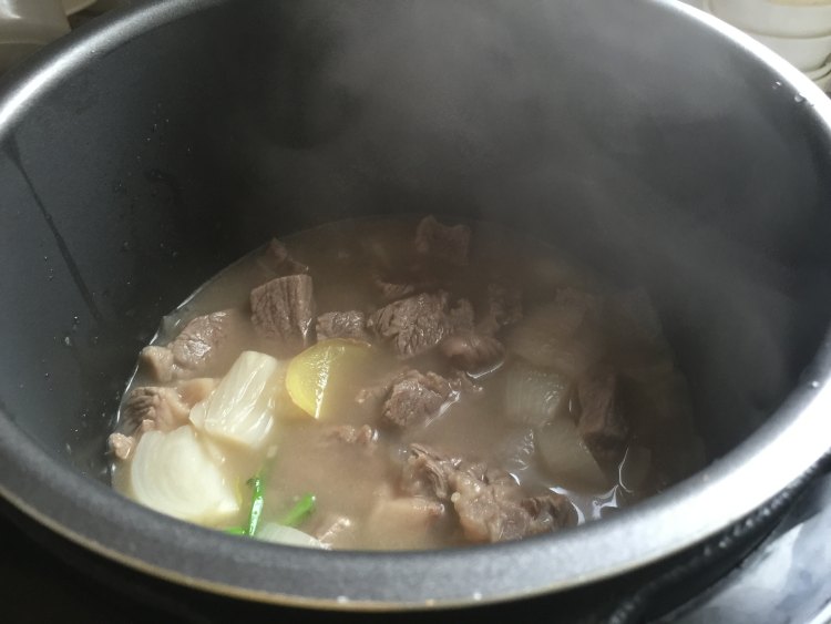 小猫咖喱牛肉饭步骤6