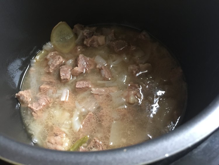 小猫咖喱牛肉饭步骤7