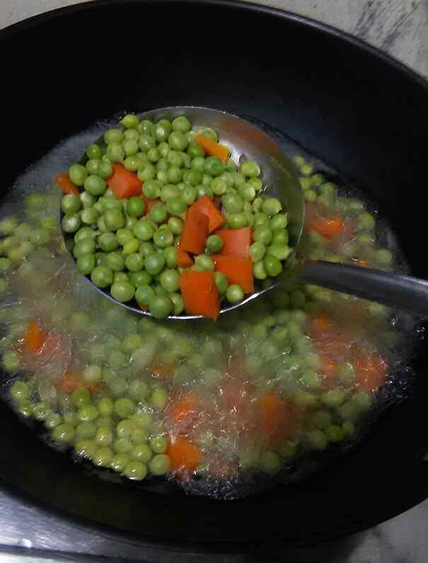 豌豆牛肉粒步骤6