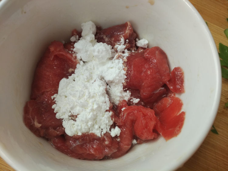 牛肉炒面步骤2