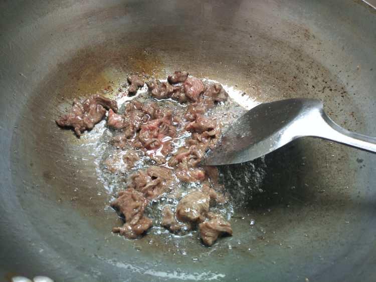 牛肉炒面步骤4
