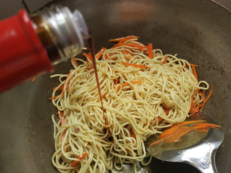 牛肉炒面步骤7