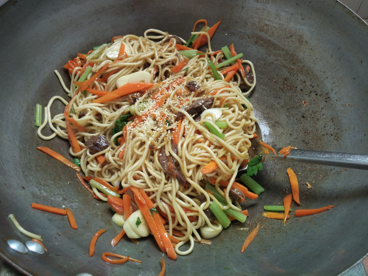 牛肉炒面步骤10