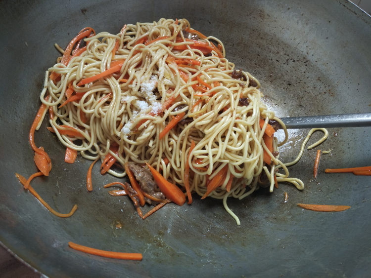 牛肉炒面步骤8