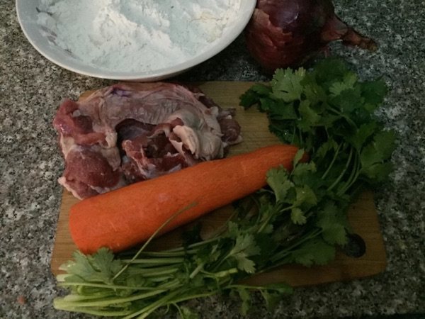 胡萝卜汁香菜牛肉水饺步骤1