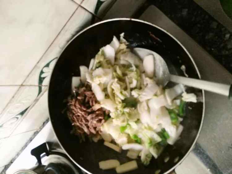 牛肉白菜炒年糕步骤9