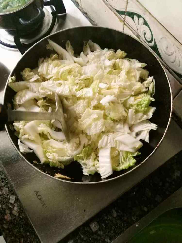 牛肉白菜炒年糕步骤7