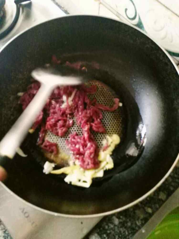 牛肉白菜炒年糕步骤6