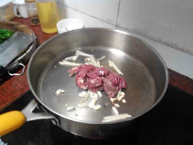 牛肉炒黄瓜步骤5