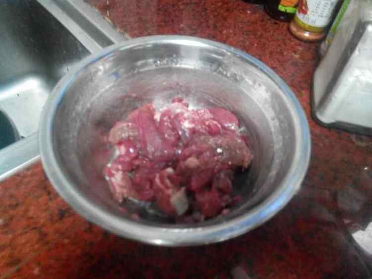 牛肉炒黄瓜步骤3