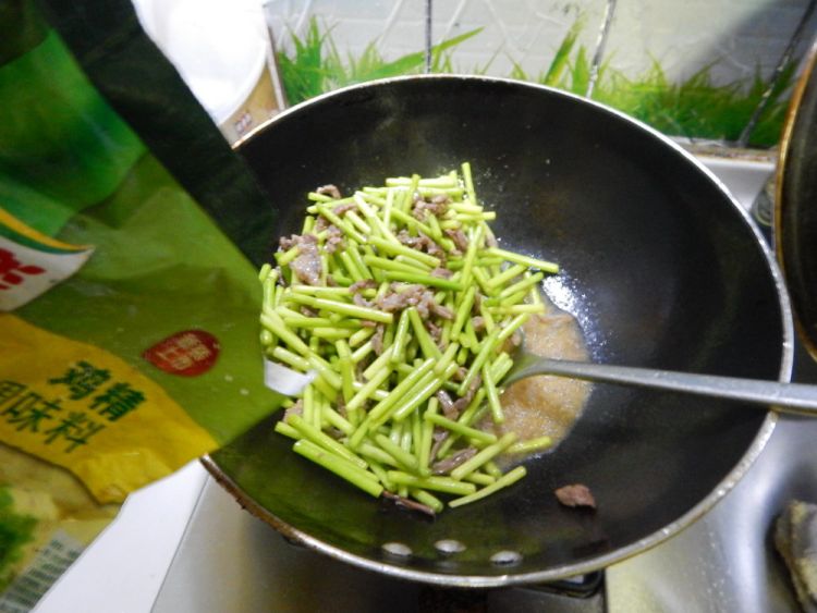 蒜苔炒牛肉丝步骤13