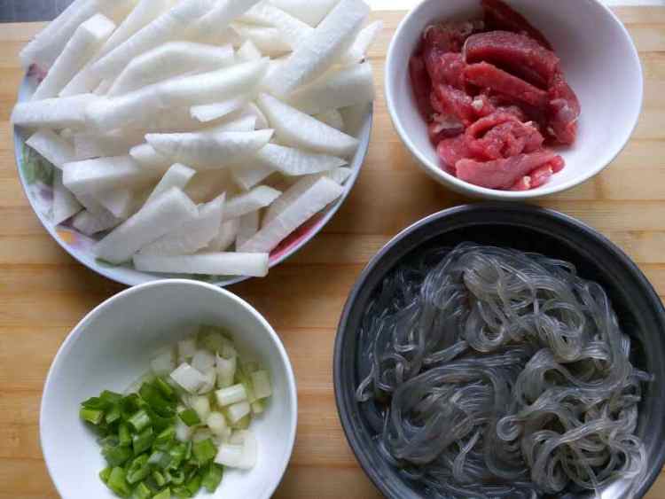 牛肉炖萝卜#多效护理步骤1