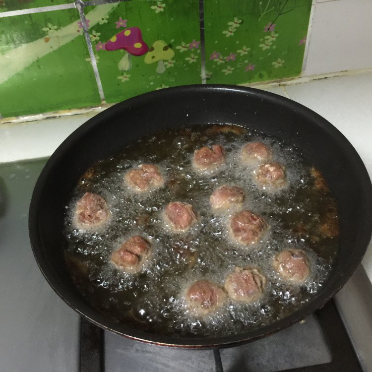 油炸牛肉丸子步骤7