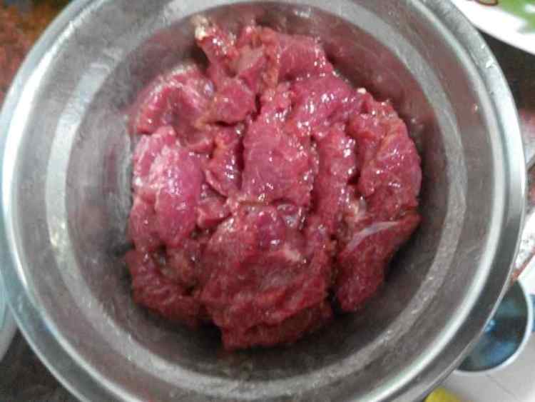 牛肉炒菜椒步骤3
