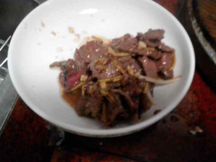 牛肉炒菜椒步骤7