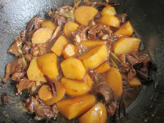 土豆烧牛肉#多效护理步骤6