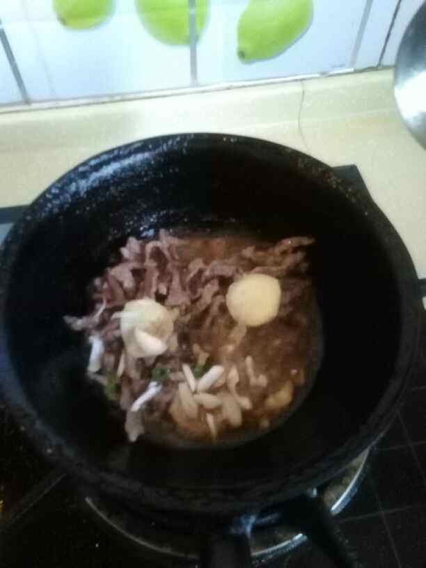 牛肉酸汤面步骤5