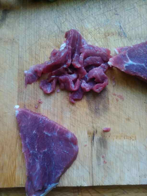 牛肉酸汤面步骤2