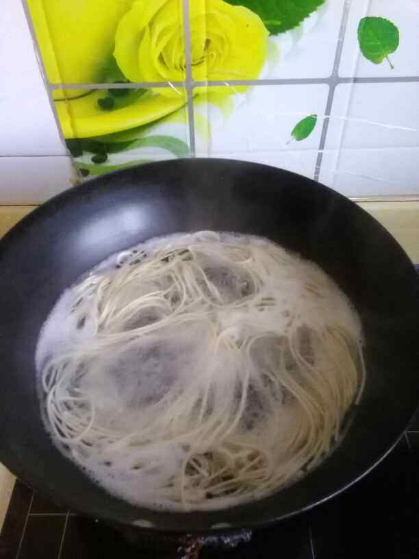 牛肉酸汤面步骤11