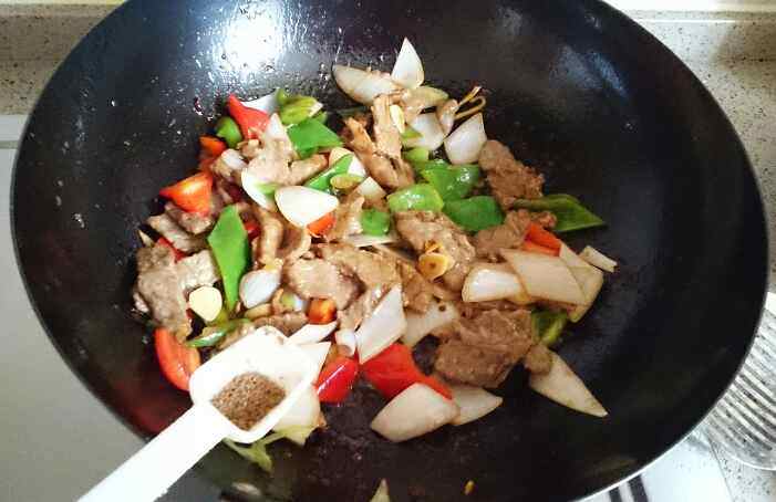 双椒洋葱炒牛肉步骤9